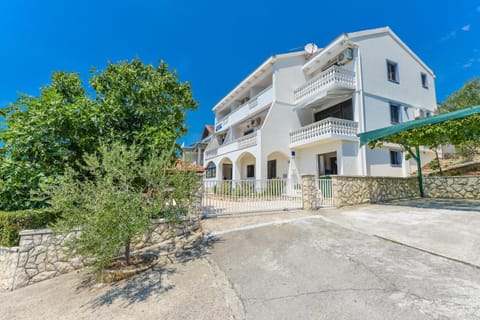 Property building, Facade/entrance, Garden