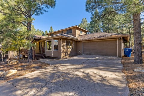Sensational Burning Tree 4 bed 3 bath Retreat in the Country Club House in Flagstaff