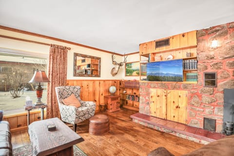 Relax in Frontier Retreat - Bordering Forest Service! Casa in Flagstaff