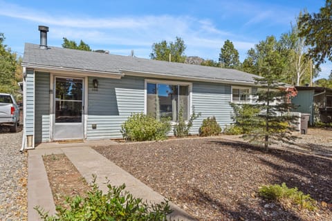 Captivating Downtown Greenlaw Getaway to the Mountains with AC! House in Flagstaff
