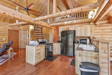 Lovely & Rustic TreeHouse Cabin - Stargazing in the Pines! Casa in Kachina Village