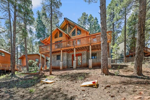 Lovely & Rustic TreeHouse Cabin - Stargazing in the Pines! House in Kachina Village