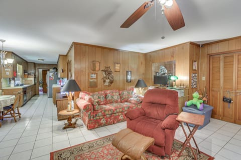 Rustic Thomasville Home with Deck 2 Mi to Downtown! House in Thomasville