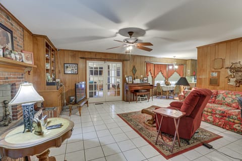 Rustic Thomasville Home with Deck 2 Mi to Downtown! House in Thomasville