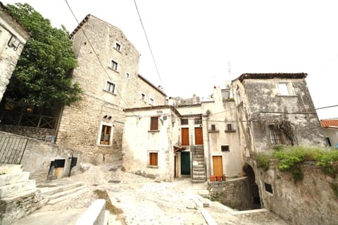 Nearby landmark, Facade/entrance, Neighbourhood, On site