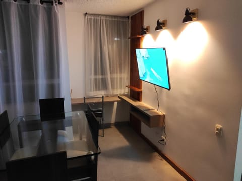 Communal lounge/ TV room, TV and multimedia, Seating area, Dining area, Evening entertainment