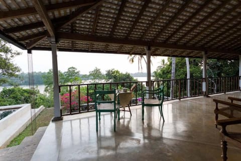 Lake Rock Villa - Koggala Villa in Ahangama