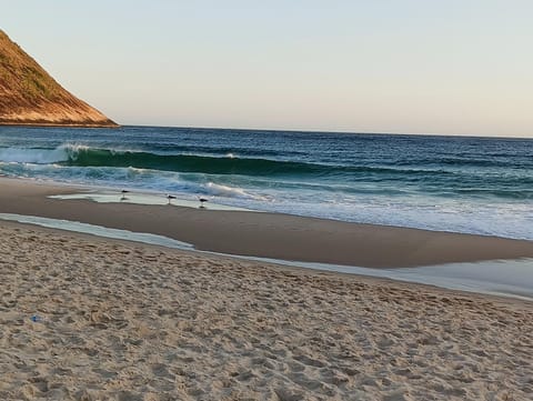 Linda Casa na Praia Itacoatiara Brazil House in Niterói