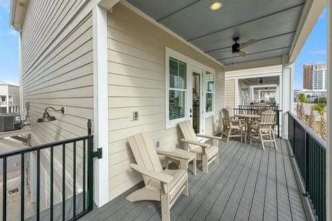 New Listing! Luxury Home, Sleeps 10 w/ Shared Pool House in West Beach