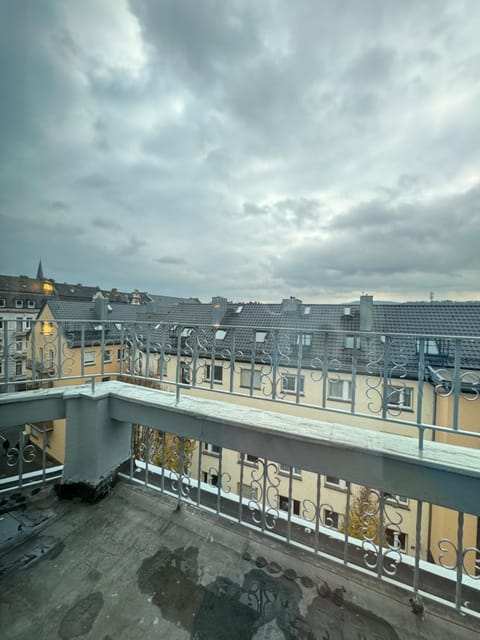 View (from property/room), Balcony/Terrace, City view