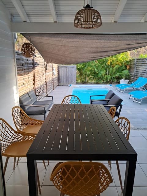 Dining area, Pool view