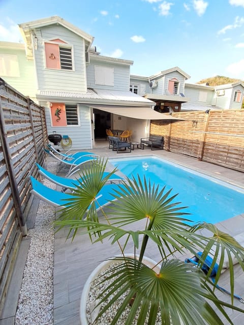 Patio, Pool view, Swimming pool, sunbed