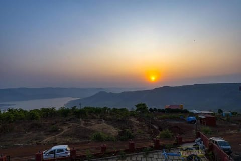 Sunrise Villa 4 BHK With Infinity View Villa in Mahabaleshwar