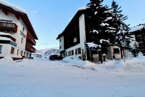 Property building, Day, Winter, Street view, Parking