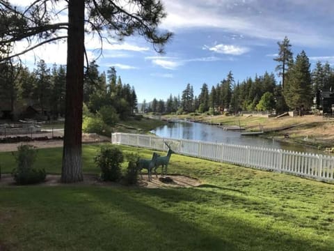 Lakefront Estate W/Stunning Views in Big Bear Lake Eigentumswohnung in Big Bear