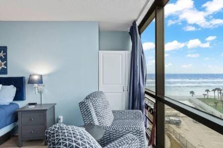 NEW Oceanside Inn 603 King Bed Ocean Views Apartment in Daytona Beach Shores