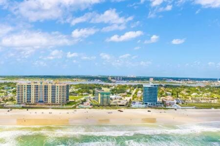 Oceanside Inn 604 - Water Views, Beach Access Pool & Pool Bar Apartment in Daytona Beach Shores