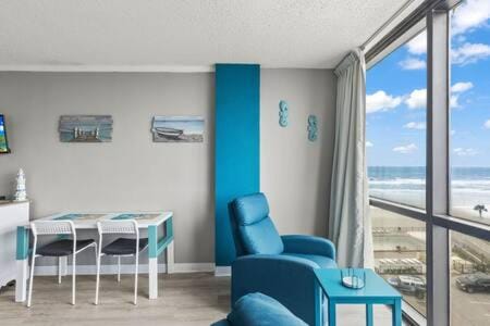 Oceanside Inn 604 - Water Views, Beach Access Pool & Pool Bar Apartment in Daytona Beach Shores