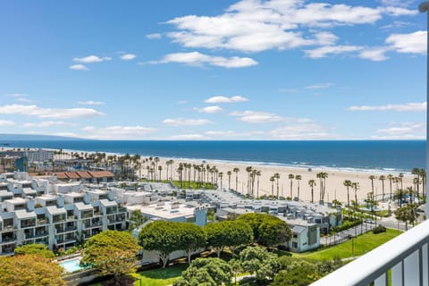 Stunning Top floor 2BD 2BA Ocean View Santa Monica Condo in Santa Monica