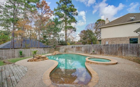 Lake Conroe-Montgomery Big House with Private Pool House in Lake Conroe