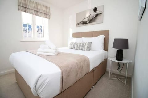 4 BR | Free Parking | Garden Bed and Breakfast in Wales