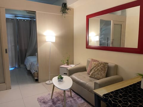 PinkDoorZ MOA Staycation at SEA Residences Apartment hotel in Pasay