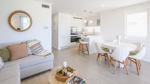 Watersea By The Bay Unit 2 Pay 2, Stay 3 nights this WINTER Maison in Central Coast
