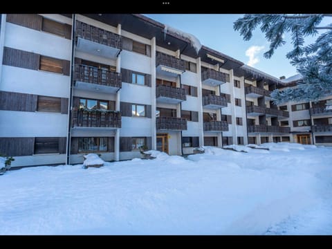 Property building, Day, Winter