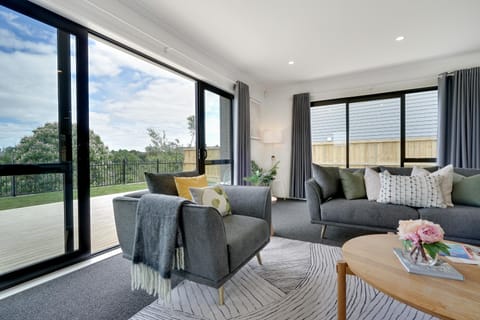 Fabulous River View - Brand New House In Hamilton House in Hamilton