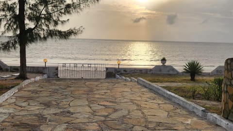 Zuri Luxe 3BR Beachfront Haven in Malindi with AC Condo in Malindi