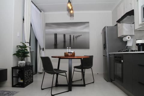 Urbane- By LaSerene -Carlswald Apartment in Sandton