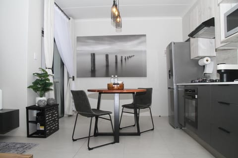 Urbane- By LaSerene -Carlswald Apartment in Sandton