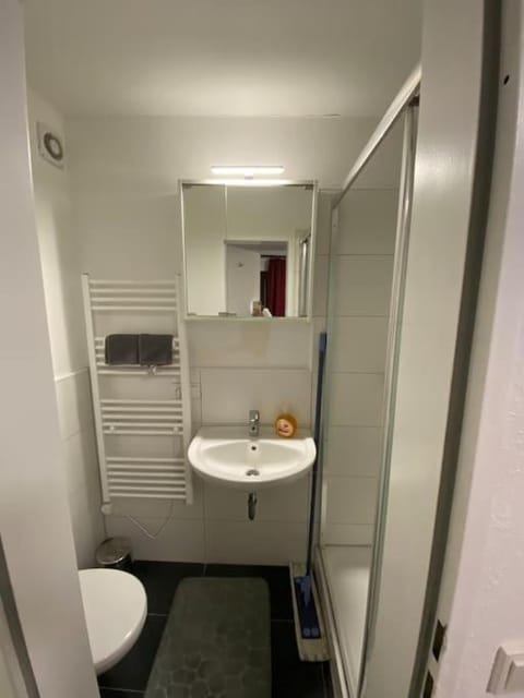 Apartment mit Doppelbett in Bonn Condo in Königswinter