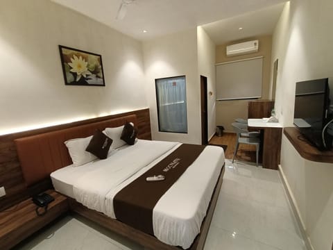 Bed, TV and multimedia, Photo of the whole room, Bedroom, air conditioner