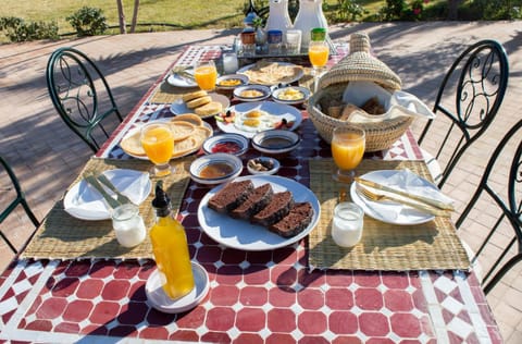 Ferme D'hôte Zomorroda Estancia en una granja in Marrakesh