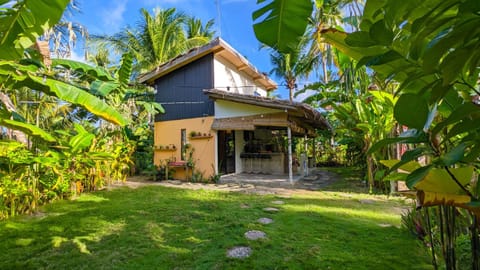 Property building, Day, Natural landscape, Garden, Garden view