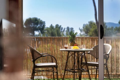 Patio, Natural landscape, View (from property/room), Balcony/Terrace, Dining area