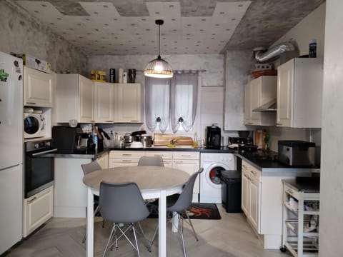 Chambre 3 lit simples cuisine commune Country House in Mont-de-Marsan