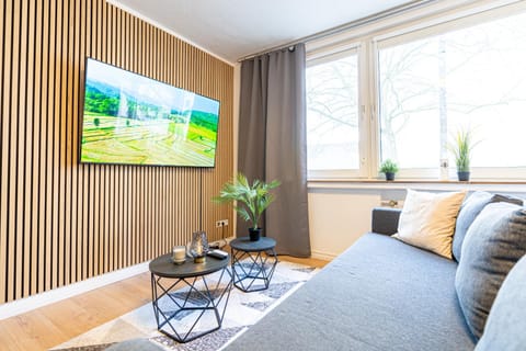 TV and multimedia, Living room, Seating area, Evening entertainment