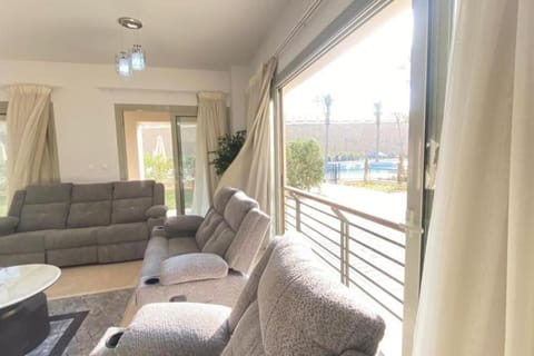 Carrara White 3BR APT W/Garden view and Pool Apartment in Cairo