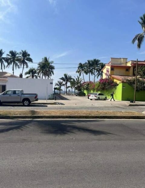 Dpto. a unos pasos de la playa en Las Brisas Apartment in Manzanillo