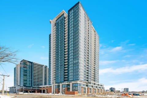 Upscale 1BR Condo with King Bed and Amazing Cityscape Views Condo in Waterloo