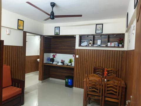 Living room, Seating area, Dining area, minibar