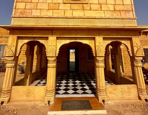 Facade/entrance, Day, Landmark view