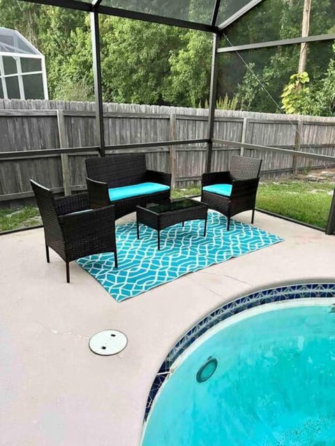 Seating area, Pool view