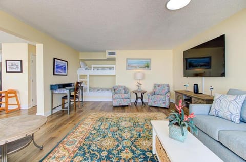 1110 Lake Lure By The Sea by Atlantic Towers Copropriété in Kure Beach