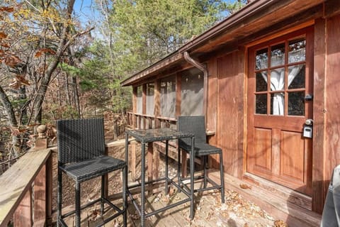 Long Stay Discount! Pets OK •VIEWS •New Home Vibes House in Eureka Springs