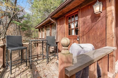 Long Stay Discount! VIEWS, Pets OK, New Home Vibes Casa in Eureka Springs