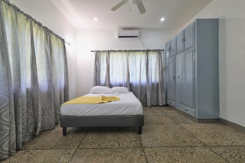 Cozy 1-Bed Apt in Whim Estate-near Scarborough Condo in Western Tobago