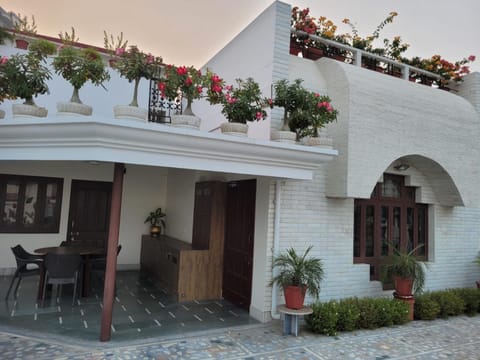 2 Br HomeStay Near Moti Jheel Varanasi Divine Vacation rental in Varanasi